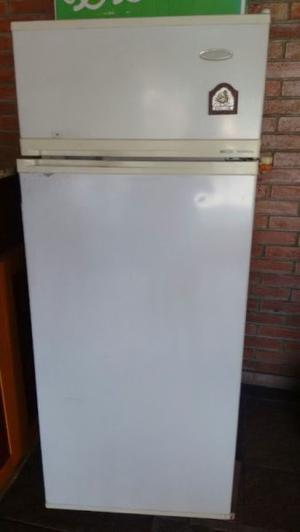 Heladera con freezer Peabody Tropical 4 estrellas