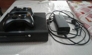 Vendo Xbox 360 con 2 Joystick y Cables