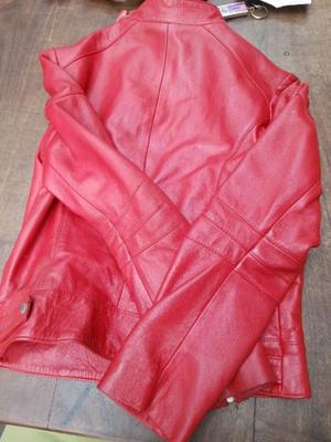 Vendo campera Ona Saez talle s color rojo