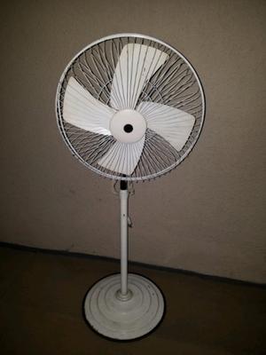 Ventilador de pie haye