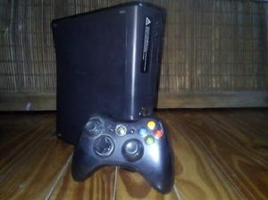 XBOX 360 c/Kinect, 1 mando y 11 juegos