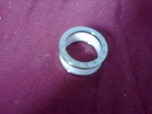 anillo tipo Bulgari de acero quirúrgico y centro rosa