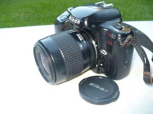 Cámara Nikon N 50 Reflex a rollo con bolso porta cámara