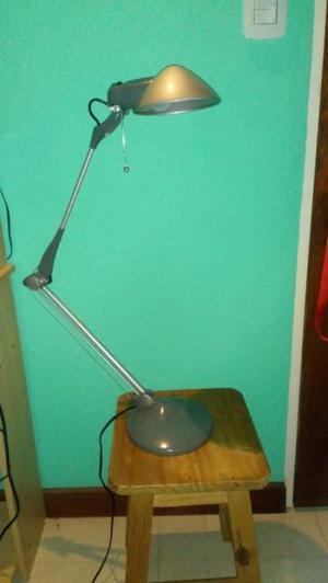 Lámpara articulada para escritorio