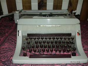 Maquina de escribir olivetti linea 88