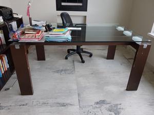 Mesa de vidrio con patas de madera 1ra calidad