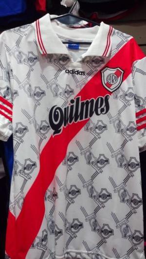 Novedad! Camisetas Retro 90´s de Boca y River