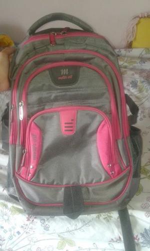 Vendo mochila marca Motor Oil (precio rebajado).