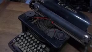Antiguedad Maquina De Escribir L C Smith