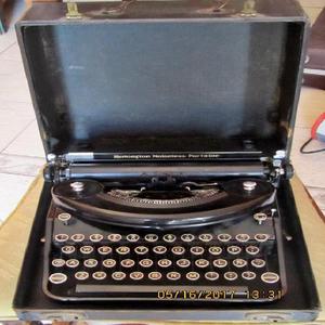 Maquina de escribir Remington Noiseless Portable, con caja.