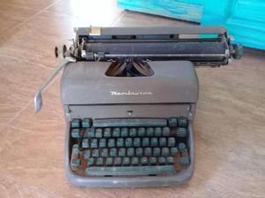 Maquina de escribir Remington Rand antigua.
