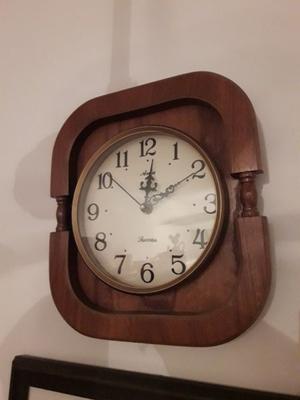 Reloj de pared de madera excelente estado