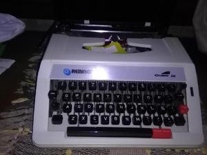 VENDO MAQUINA DE ESCRIBIR REMINGTON CON VALIJA Y MANUAL