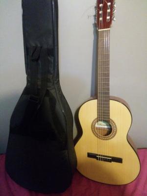 VENDO URGENTE Guitarra criolla marca Gracia NUEVA!!!