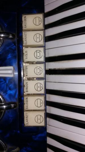 Acordeon Veronece 80 bajos afinado