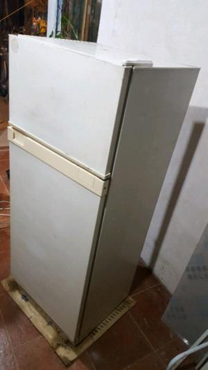 Tecnico vende Heladera con freezer kelvinator 3 meses gtia