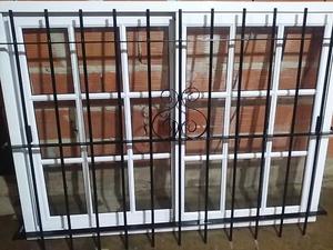 Ventana de aluminio 150x110 con rejas