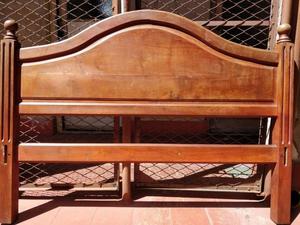 cama algarrobo mas elastico impecable, mas largueros,