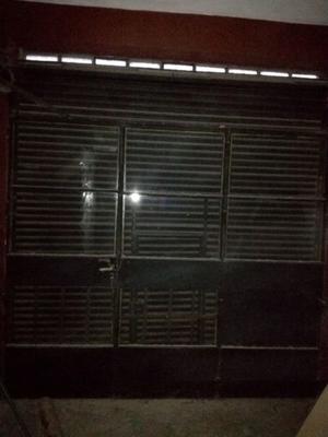 Cortina y puerta para negocio