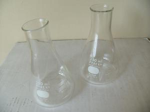 Erlenmeyers de vidrio para laboratorio