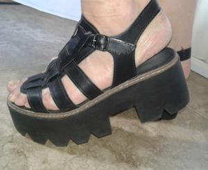 sandalias negras con plataforma