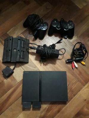 PlayStation con controles y multitap