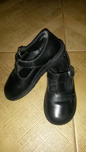 VENDO ZAPATOS ESCOLARES