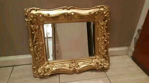 hermoso espejo con marco antiguo dorado