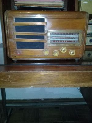 Radio antigua de madera