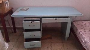 escritorio metalico antiguo con vidrio de 5mm.vdo.pto.
