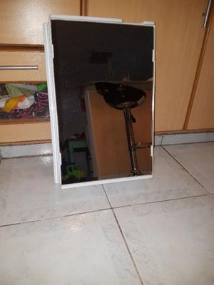 VENDO BOTIQUÍN CON PUERTA ESPEJO