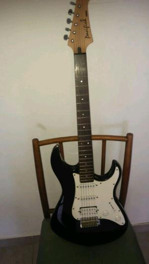 Vendo guitarra eléctrica yamaha pacifica 012 excelente