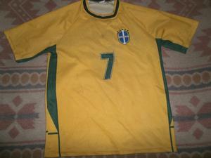 CAMISETA DE BRASIL TALLE M CON ESTAMPADO RONALDINHO