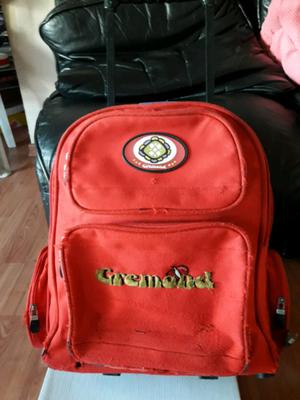 Mochila roja usada gremond