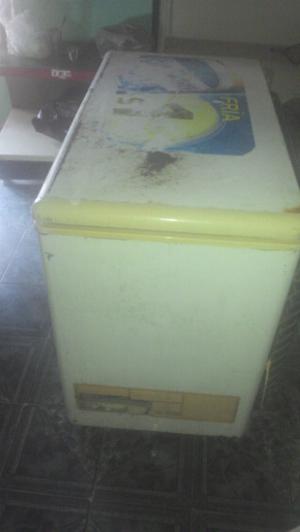 Vendo Freezer.