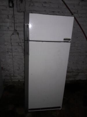 Vendo heladera con freezer