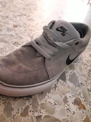 Zapatillas NIKE, como nuevas, talle 5.5 US