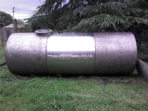 tanque de acero inoxidable su ex uso era de combustible