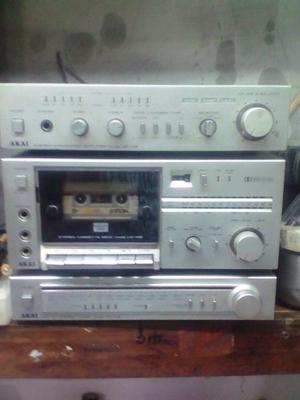 Equipo de audio akai modelo UC-U2