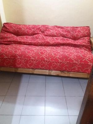 Futon pino lustrado.