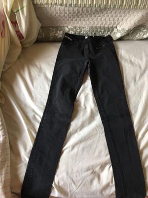 Jeans negros con tachas