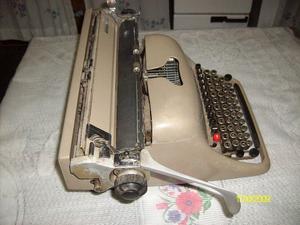 maquina de escribir Olivetti lexikon 80