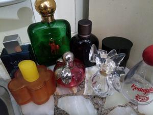 Frascos vacíos de perfumes importados