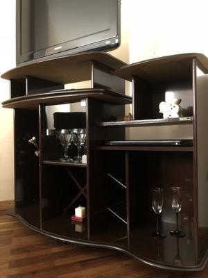 Mesa de TV calidad Premium prácticamente nuevo