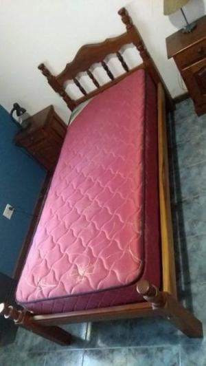 POR MUDANZA:1 CAMA DE ALGARROBO MACIZO1 MESA DE LUZ