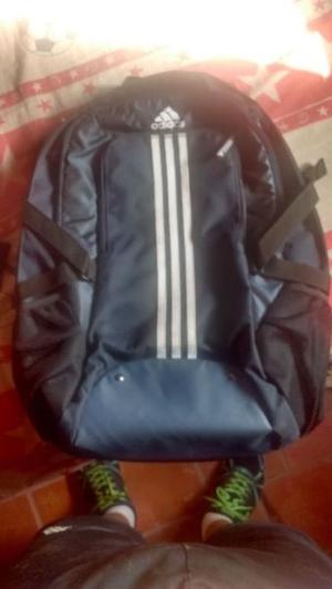 Adidas mochila vendo