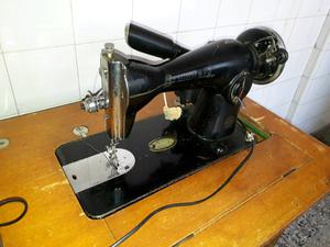 Maquina de coser eléctrica Marca Bromberg