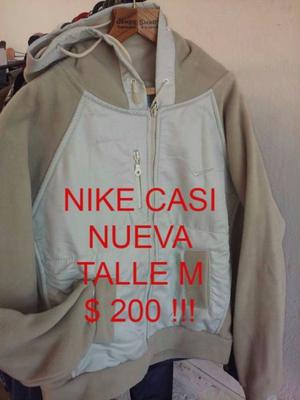 CAMPERA CASI NUEVA NIKE