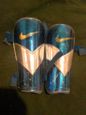 Canilleras nike usadas