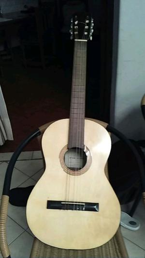 Guitarra criolla "caballito"